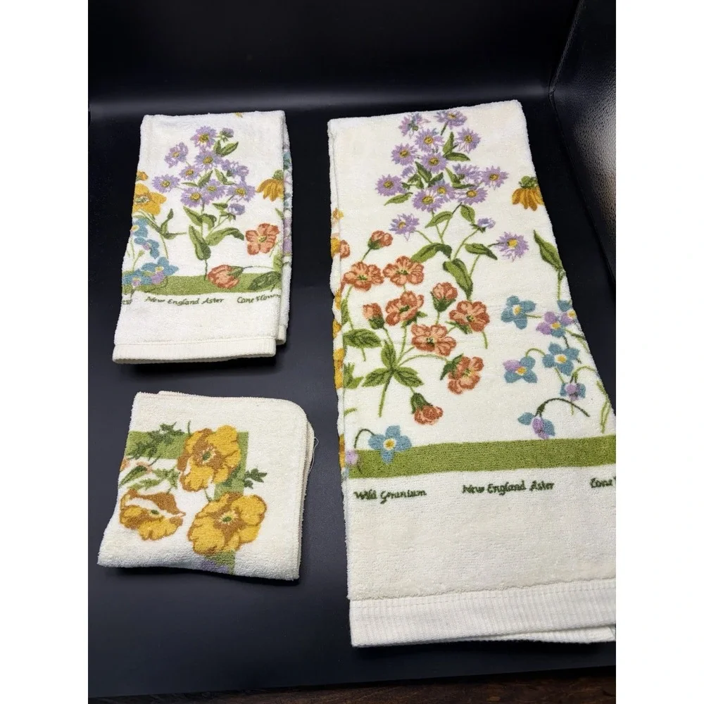 Floral Bath Towel/Washcloth/HandtowelCotton/Purple Blue Orange Vtg Retro MCM 70s